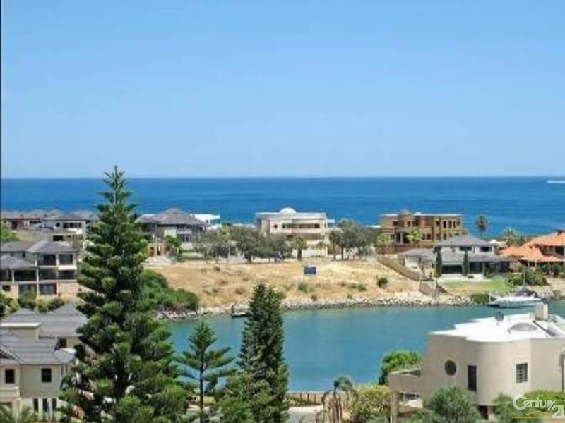 2 St Malo Court, Mindarie WA 6030