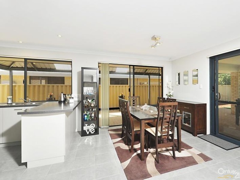 25 Ardglass Gardens, Ridgewood WA 6030