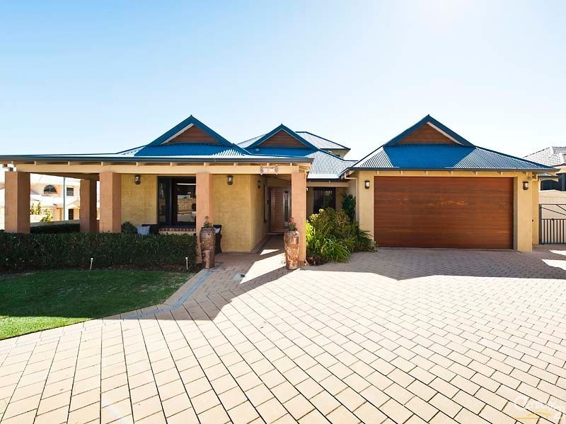 21 St James Approach, Iluka WA 6028