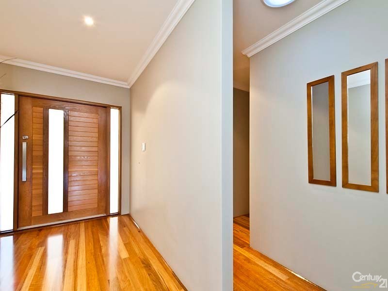 21 St James Approach, Iluka WA 6028