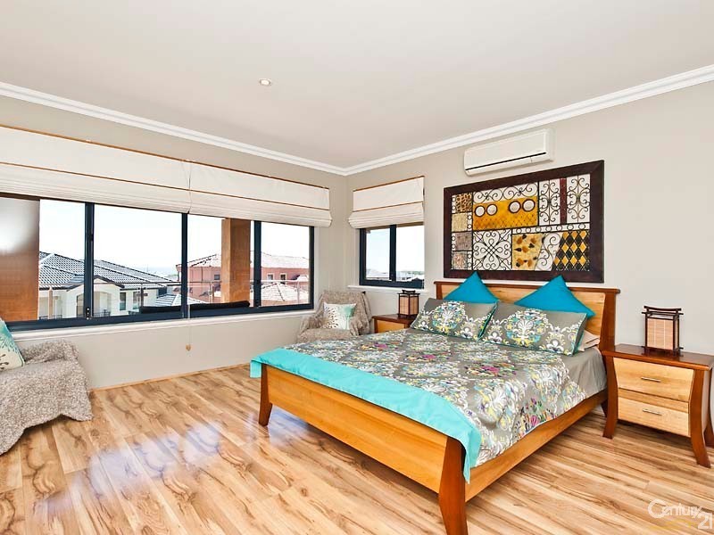 21 St James Approach, Iluka WA 6028