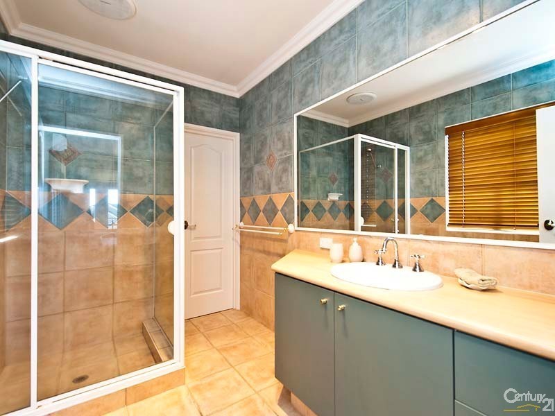 21 St James Approach, Iluka WA 6028