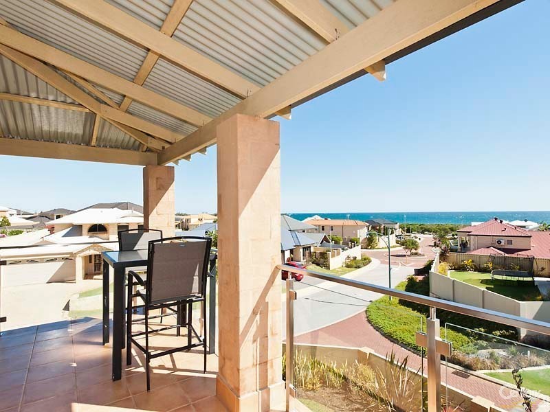 21 St James Approach, Iluka WA 6028