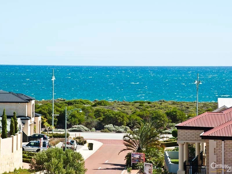 21 St James Approach, Iluka WA 6028