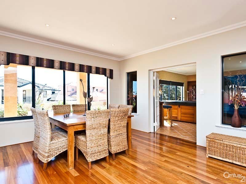 21 St James Approach, Iluka WA 6028