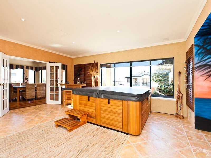 21 St James Approach, Iluka WA 6028