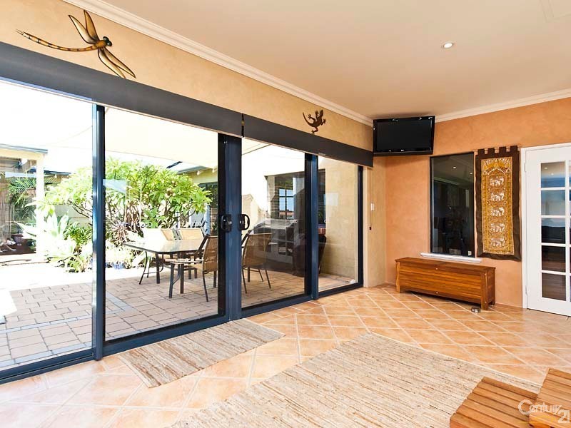 21 St James Approach, Iluka WA 6028