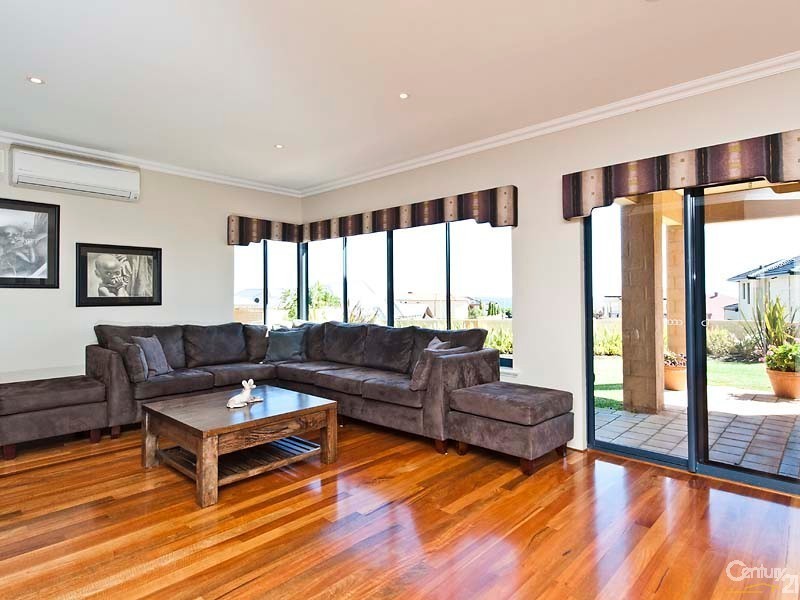 21 St James Approach, Iluka WA 6028