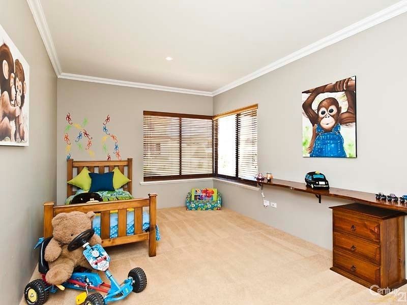 21 St James Approach, Iluka WA 6028