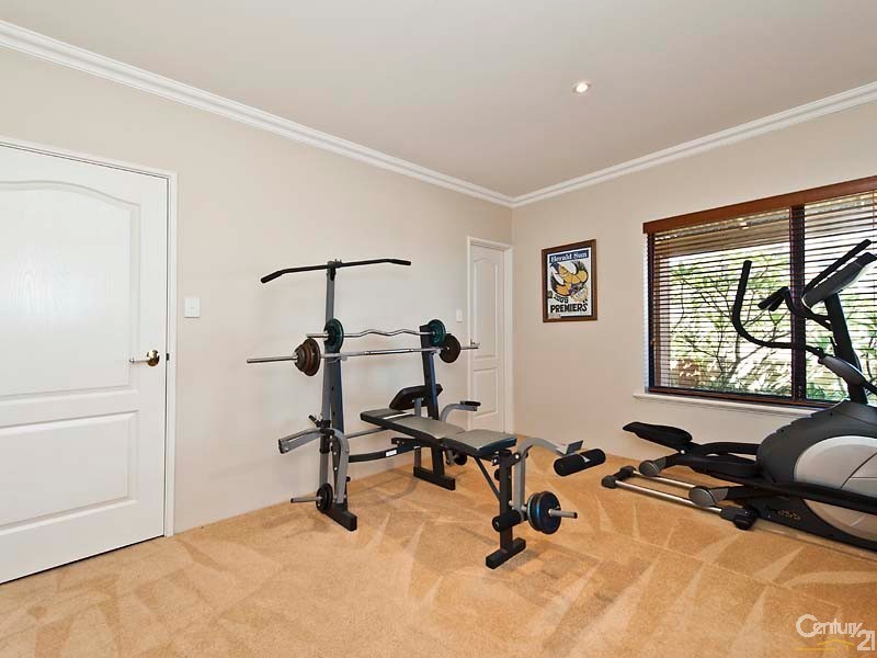 21 St James Approach, Iluka WA 6028