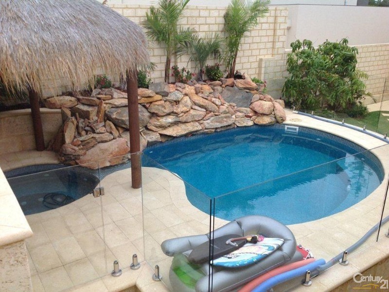 7 Lighthouse Pde, Mindarie WA 6030