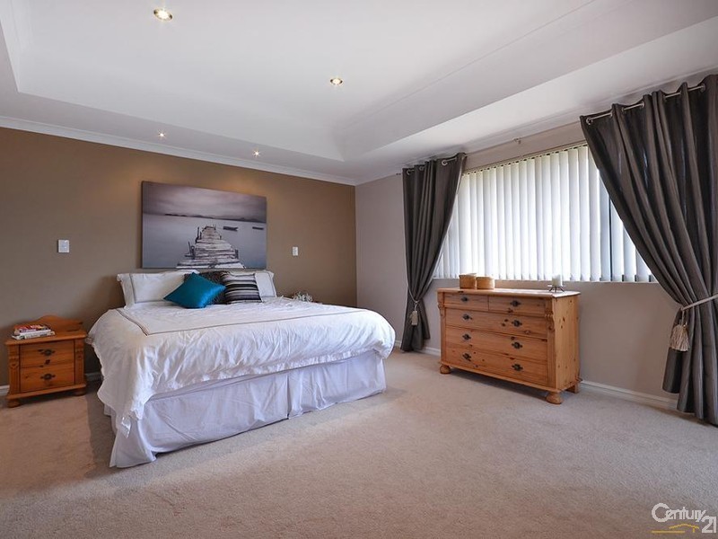 7 Tees Court, Mindarie WA 6030