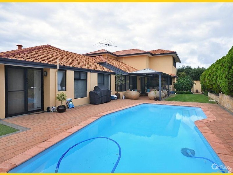 7 Tees Court, Mindarie WA 6030