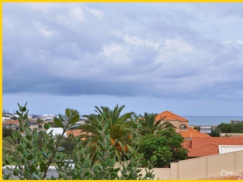 7 Tees Court, Mindarie WA 6030