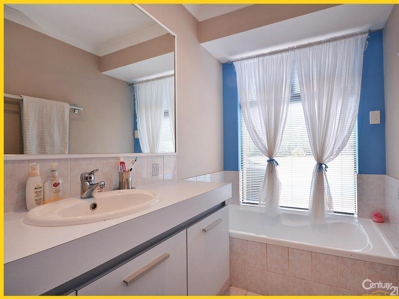 7 Tees Court, Mindarie WA 6030