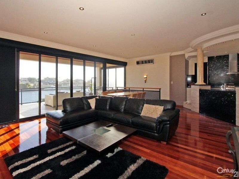 8 Kings Lynn Rise, Mindarie WA 6030