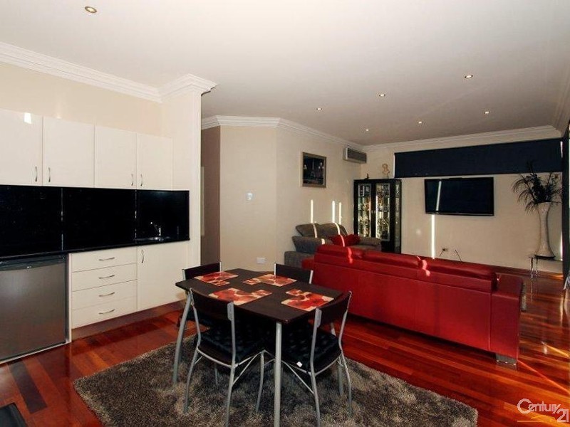 8 Kings Lynn Rise, Mindarie WA 6030