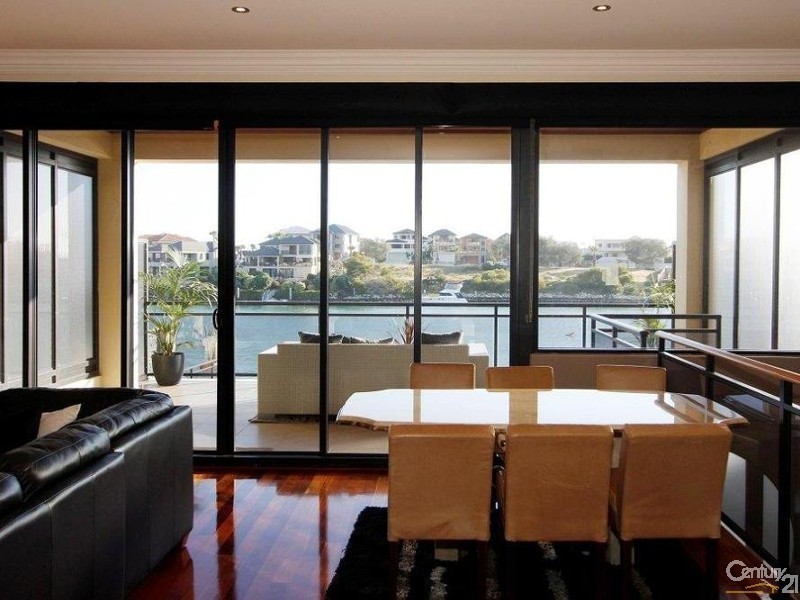 8 Kings Lynn Rise, Mindarie WA 6030