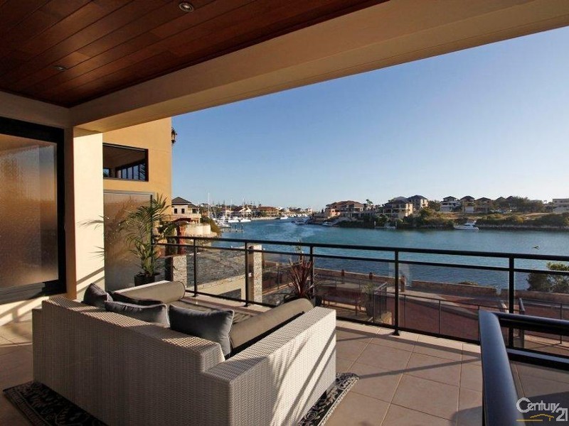 8 Kings Lynn Rise, Mindarie WA 6030