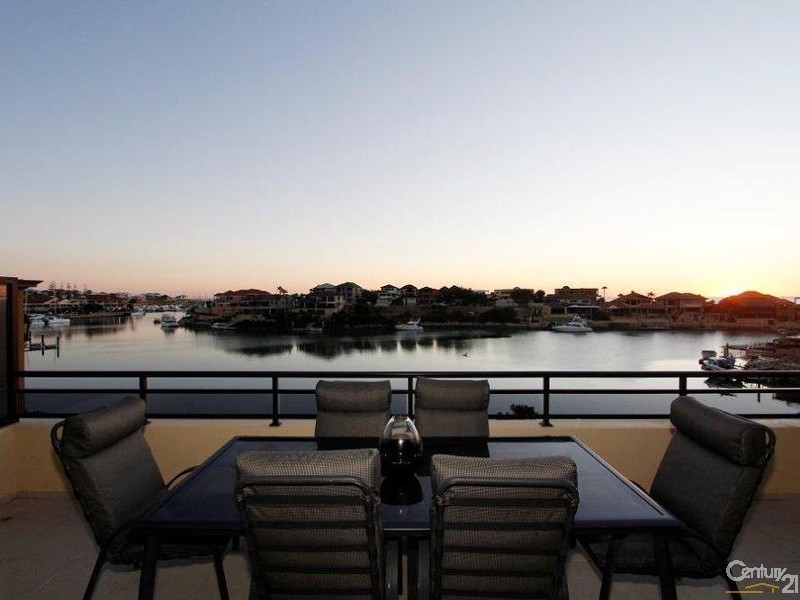 8 Kings Lynn Rise, Mindarie WA 6030