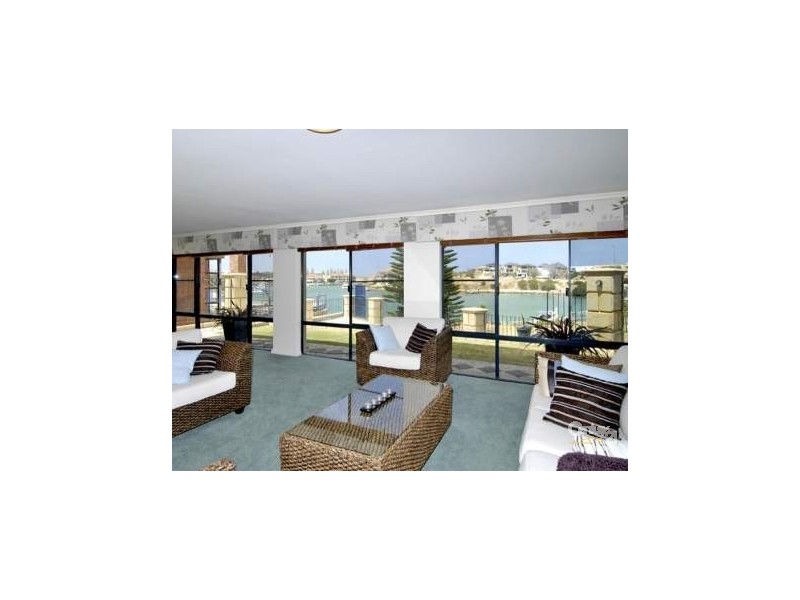 2 Kings Lynn Rise, Mindarie WA 6030