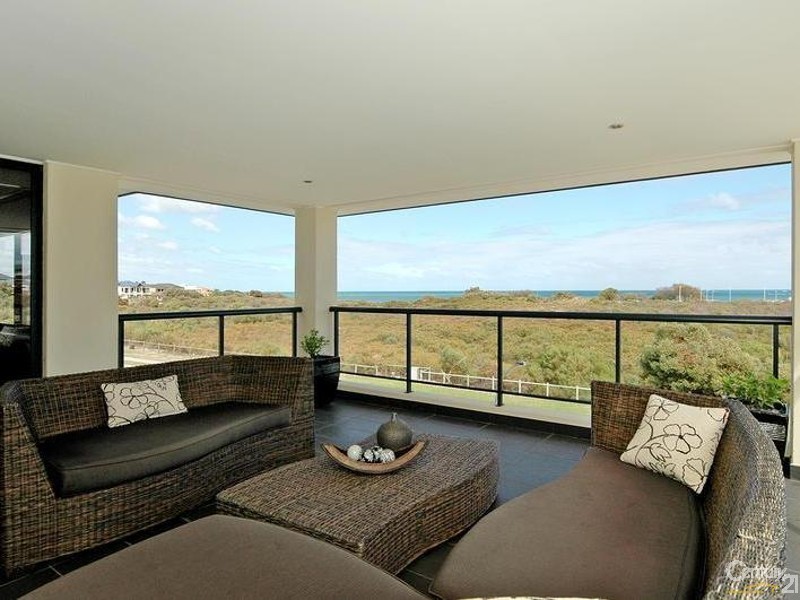 15 Crofton Cove, Mindarie WA 6030