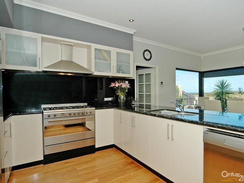 15 Crofton Cove, Mindarie WA 6030