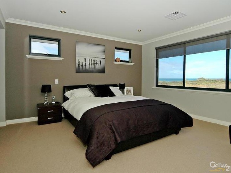 15 Crofton Cove, Mindarie WA 6030