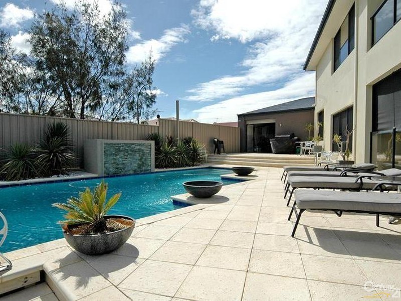 15 Crofton Cove, Mindarie WA 6030