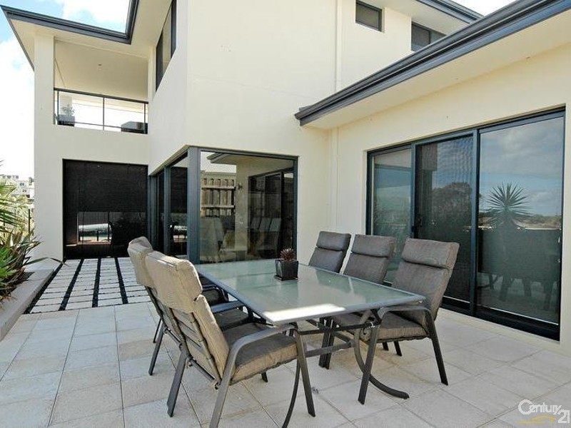 15 Crofton Cove, Mindarie WA 6030