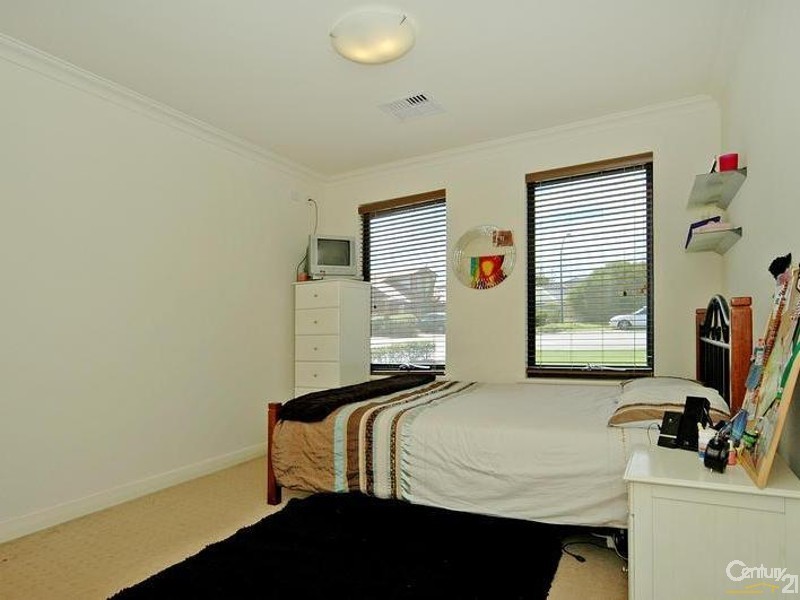 15 Crofton Cove, Mindarie WA 6030