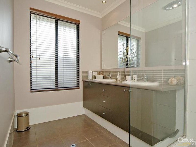 15 Crofton Cove, Mindarie WA 6030