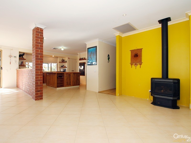 70 Whitfield Drive, Two Rocks WA 6037