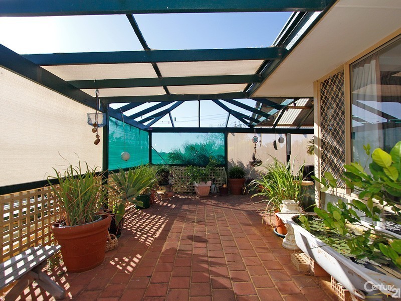 70 Whitfield Drive, Two Rocks WA 6037