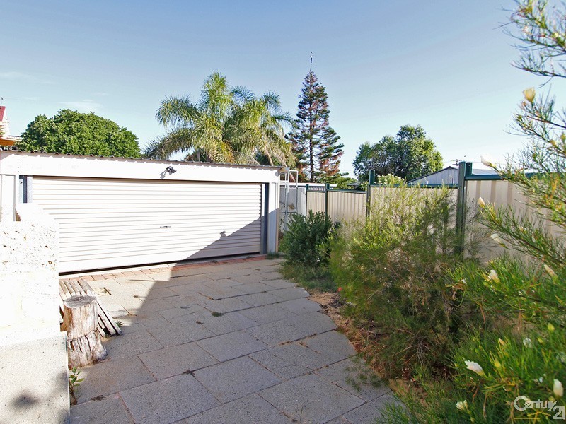 70 Whitfield Drive, Two Rocks WA 6037