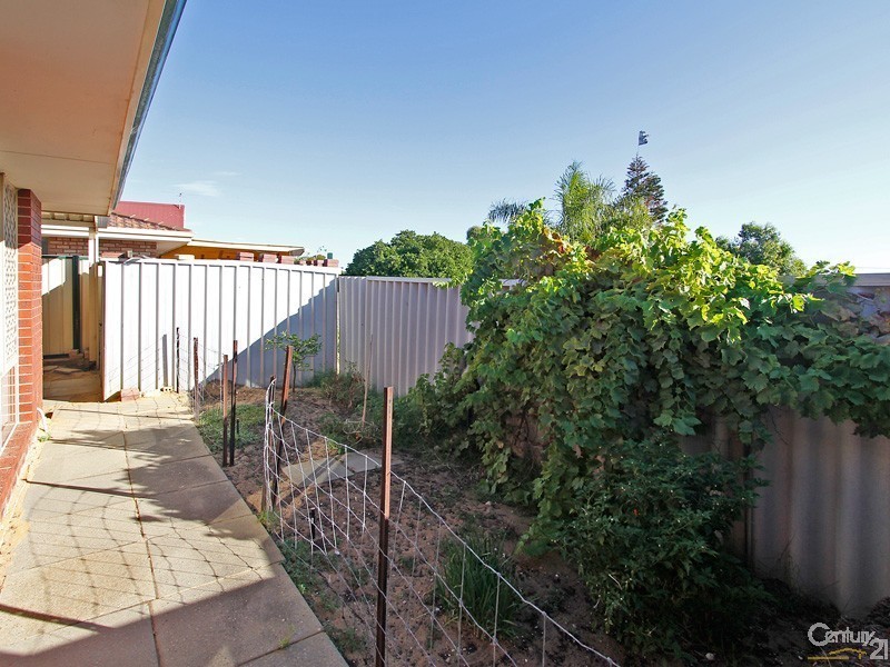 70 Whitfield Drive, Two Rocks WA 6037