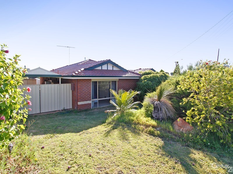 70 Whitfield Drive, Two Rocks WA 6037