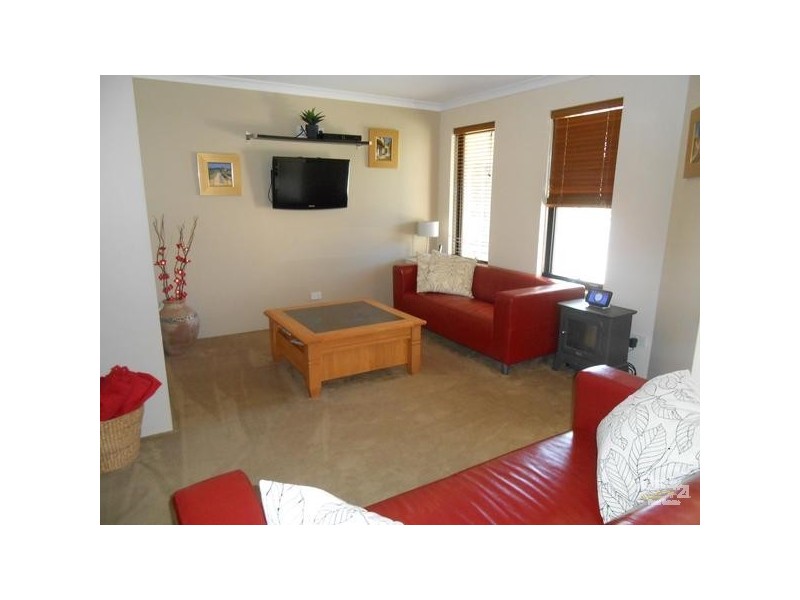 2 Tallinn Loop, Mindarie WA 6030