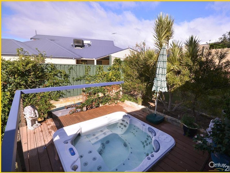 16 Javez Drive, Quinns Rocks WA 6030