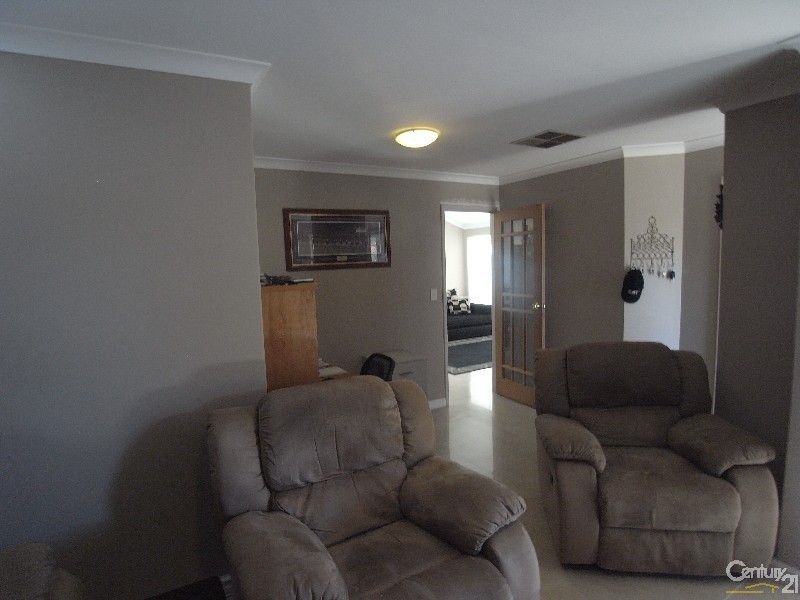 16 Sandow Green, Clarkson WA 6030