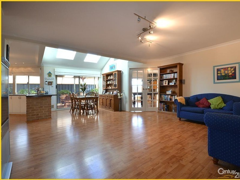 2 Crofton Cove, Mindarie WA 6030