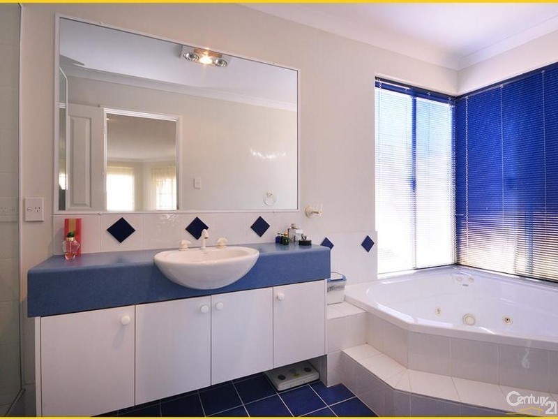 2 Crofton Cove, Mindarie WA 6030