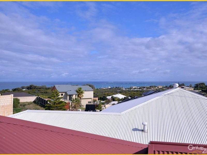 2 Crofton Cove, Mindarie WA 6030