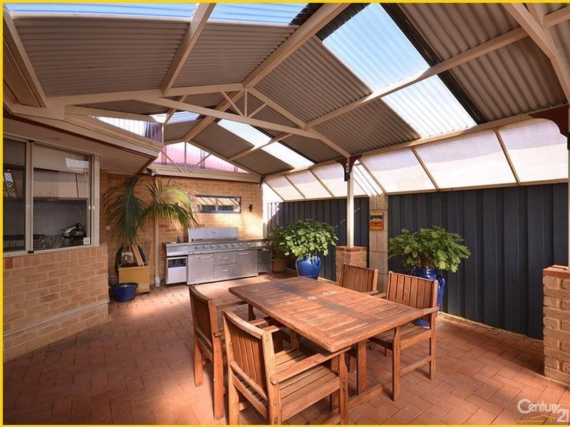 2 Crofton Cove, Mindarie WA 6030