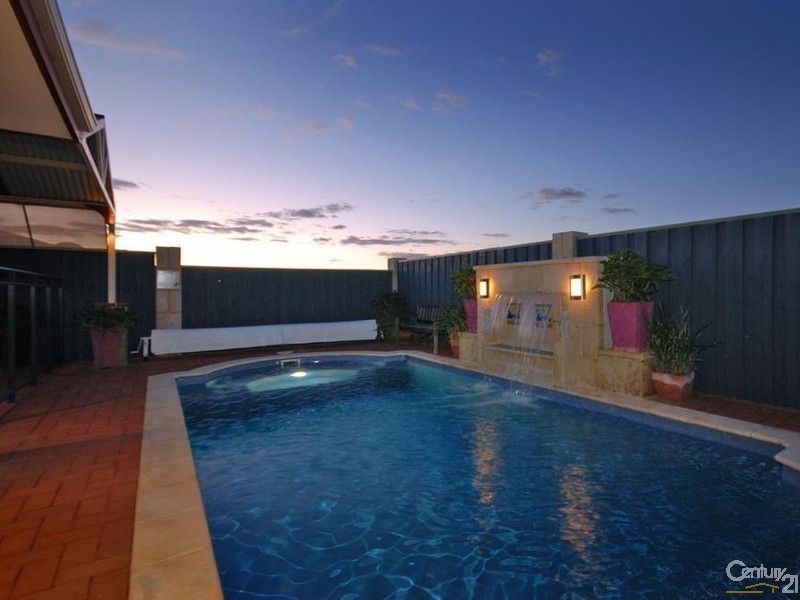 2 Crofton Cove, Mindarie WA 6030