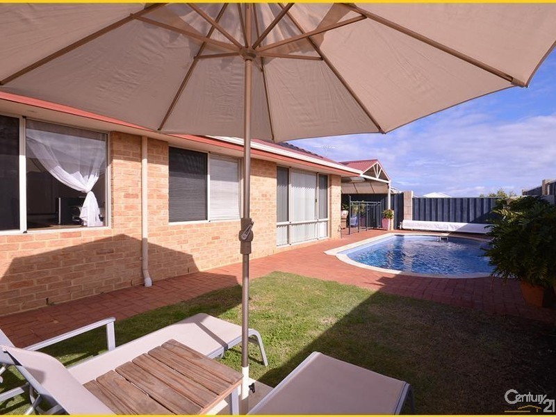 2 Crofton Cove, Mindarie WA 6030