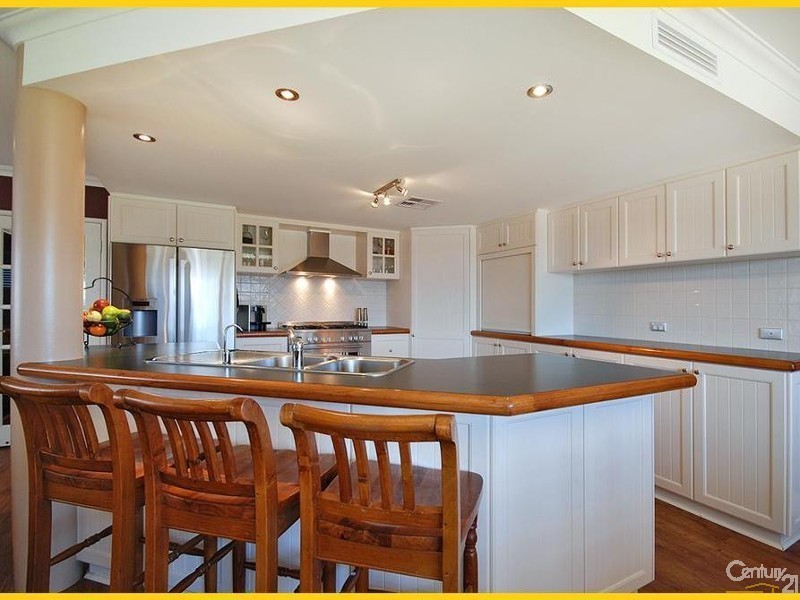 12 Manta Pass, Mindarie WA 6030