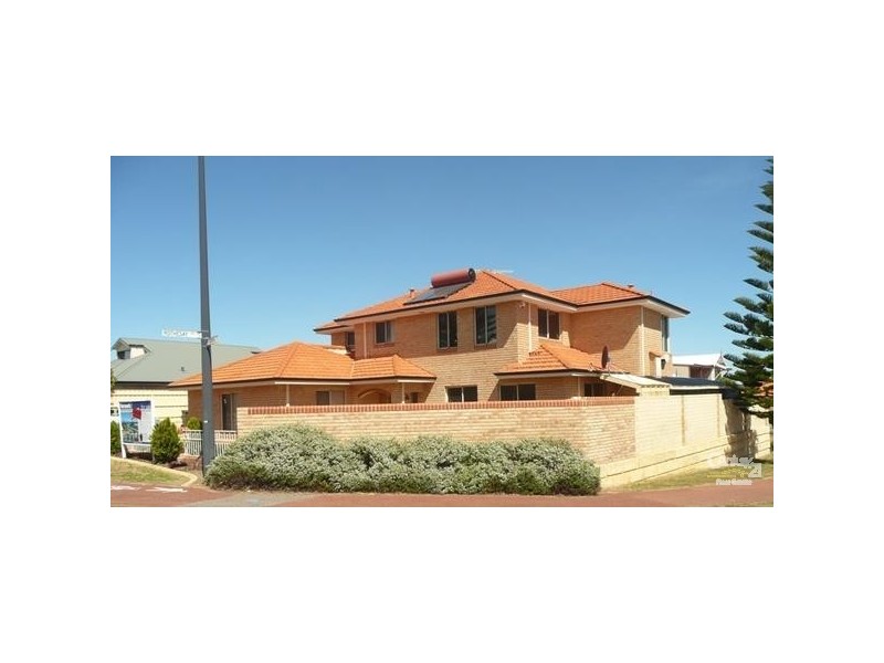 2 Rochester Drive, Mindarie WA 6030