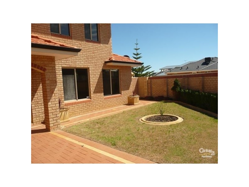 2 Rochester Drive, Mindarie WA 6030