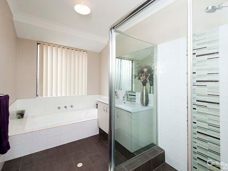 11 Saxicola Road, Banksia Grove WA 6031